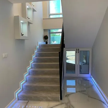 Appartement Vadi-isitmali Havuzlu-somineli-kis Bahceli-tamamen Mustakil